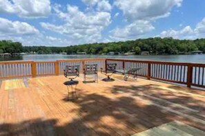 Terrace/patio - Lake Haven, Breathtaking views, pet-friendly, Stunning outdoor spaces (Bracey)
