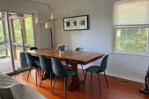 Dining - Lake Haven, Breathtaking views, pet-friendly, Stunning outdoor spaces (Bracey)