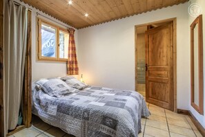 1 bedroom, iron/ironing board, bed sheets - LE Chalet DE Leonie - Villaroger (VILLAROGER)