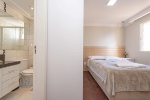 Basic Apartment | Bathroom | Free toiletries