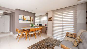 Basic Apartment | Dining