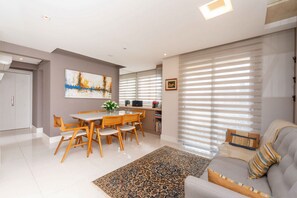 Basic Apartment | Dining