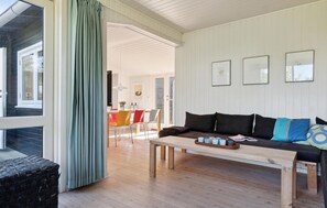 Televisión y chimenea 