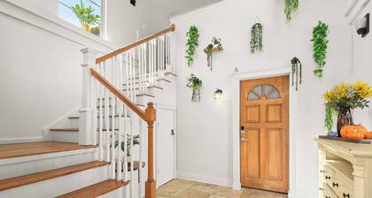 Modern Grande Home! 3BR 2 Kitchens! Fenced Yard!