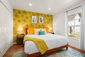 3 habitaciones, escritorio, tabla de planchar con plancha y wifi gratis 