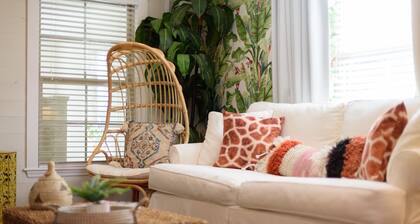 Modern Grande Home! 3BR 2 Kitchens! Fenced Yard!