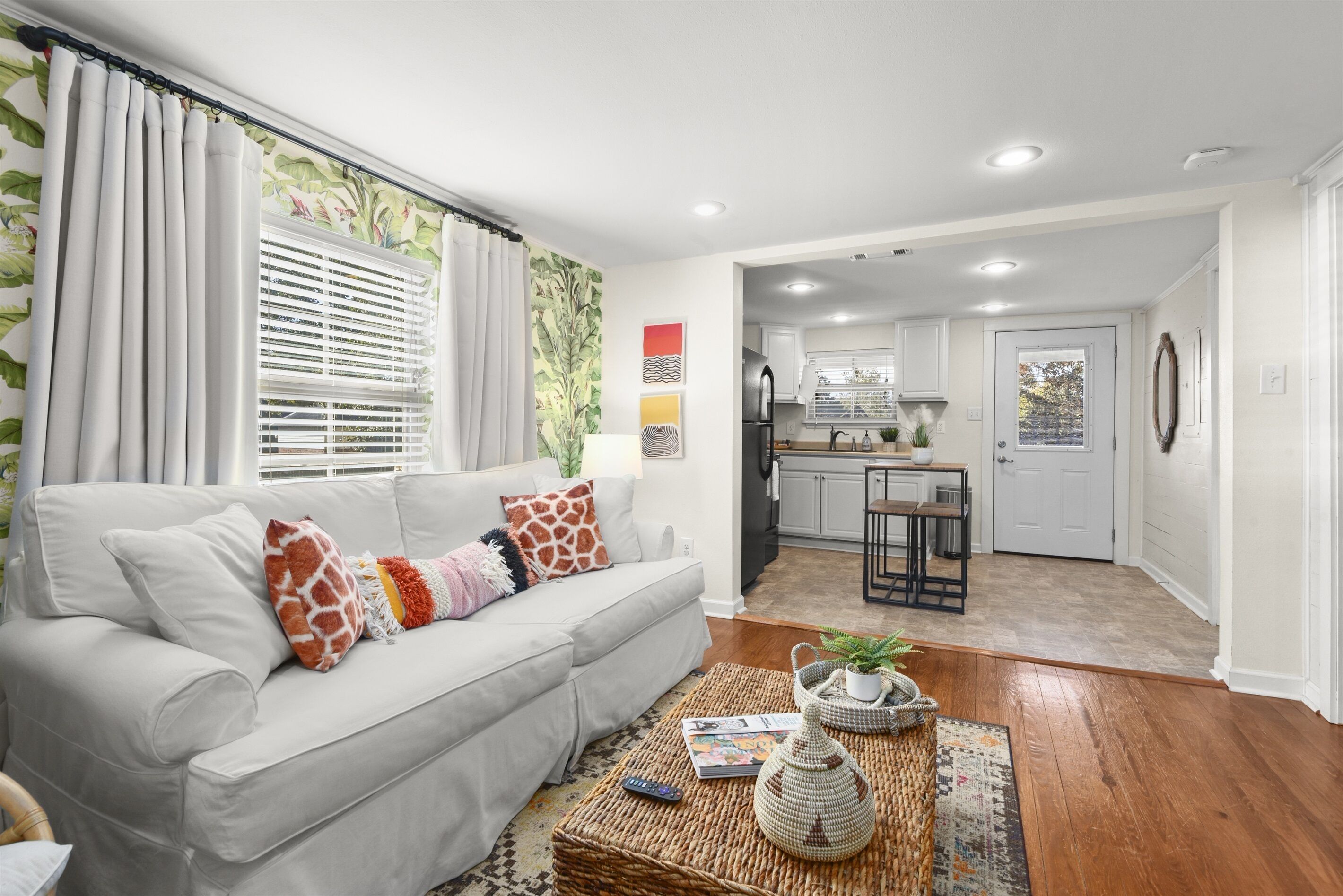 Una Smart TV, una impresora