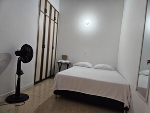 2 bedrooms, WiFi, bed sheets - Spacious and comfortable two-bedroom apartment in Poblado (Medellín)
