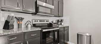 Stay Together: 2 Homes+Shuttle • 9BR Oxford! Pool!