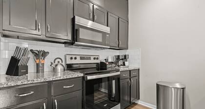Stay Together: 2 Homes+Shuttle • 9BR Oxford! Pool!