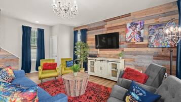 TV connectée, livres, médiathèque