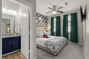 4 Schlafzimmer, Schreibtisch, Bügeleisen/Bügelbrett, Reisekinderbett