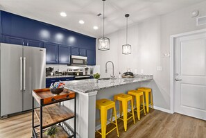 Fridge, microwave, oven, stovetop - 4 Luxe K Suites+Shuttle+Pool! Southern Style Home! (Oxford)