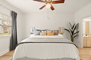 2 bedrooms, desk, iron/ironing board, travel crib - BR Stylish Retreat w/ Fenced Patio! 2K Lux Stay! (Baton Rouge)