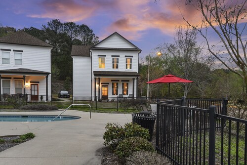 Luxury Themed Home! 5 Luxe K Suites+Shuttle!