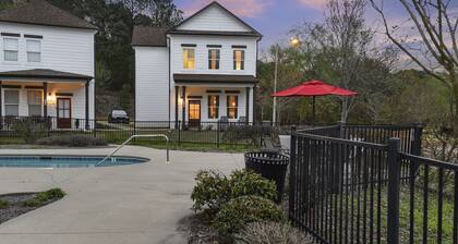 Luxury Themed Home! 5 Luxe K Suites+Shuttle!