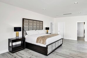 6 bedrooms, desk, iron/ironing board, free WiFi - Luxurious Vacation Villa with Lap Pool (Los Angeles)