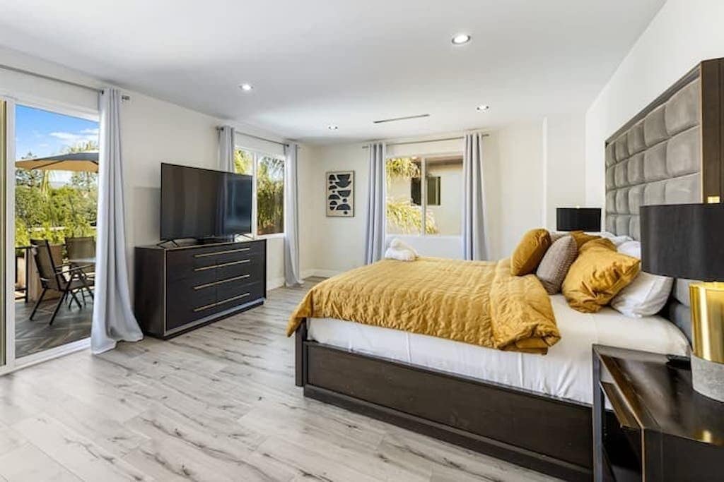 6 habitaciones, caja de seguridad en la habitación y escritorio 
