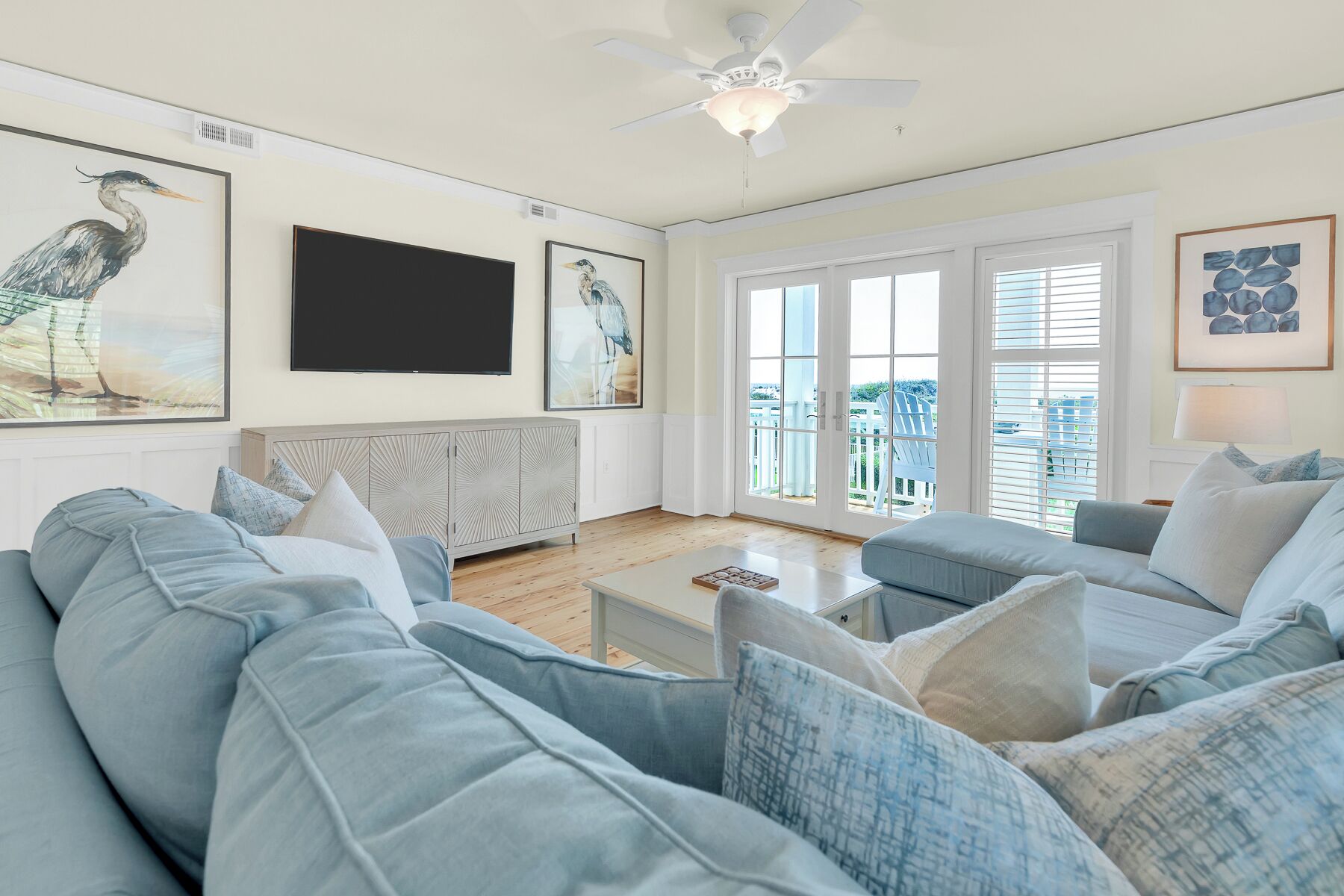 Steps to WaterColor Beach Club, Golf Cart, Gulf Front, 2 min walk to Seaside, 3 BR and sleeps 10