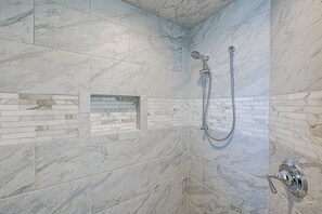 Hair dryer, towels - Headline (St. Augustine)