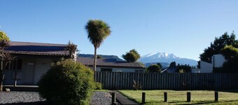 Cosy Cabins , Mountain Views and pet Friendly