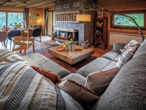 TV, fireplace, stereo - Chalet Bendo - mountain holiday retreat for 10 with spa - OVO Network (Villarembert)