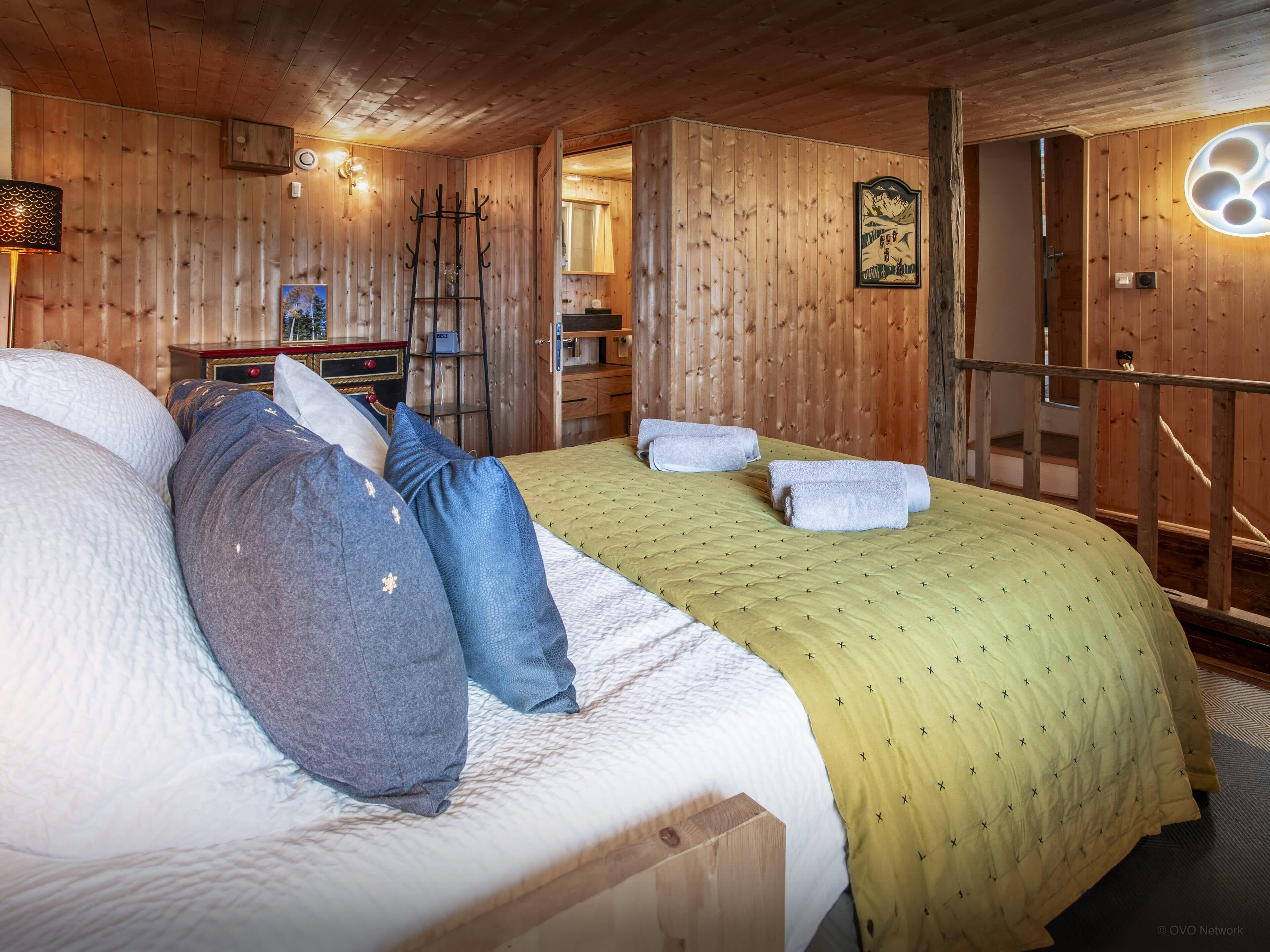5 slaapkamers, een strijkplank/strijkijzer, wifi, beddengoed