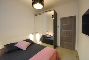 2 bedrooms, iron/ironing board, bed sheets