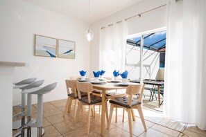 Exclusive House | 4 bedrooms, in-room safe, individually decorated, individually furnished - Amazing 4Bd Screened Pool Close to Disney 4572 (Kissimmee)