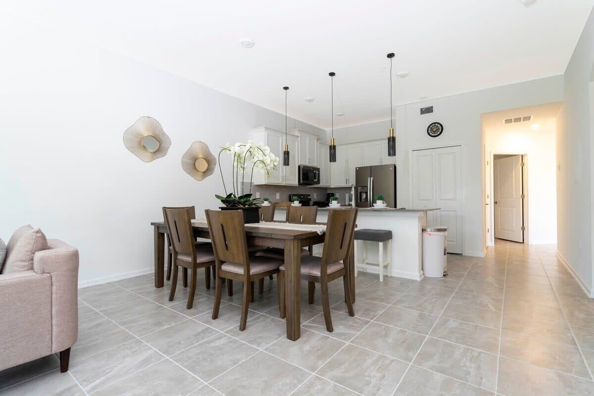 Departamento exclusivo | Cocina privada | Refrigerador con congelador, microondas, horno y parrilla de estufa 