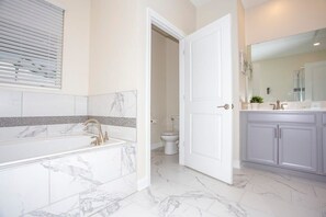 Exclusive House | Bathroom