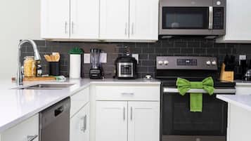 Exclusive Apartment | Private kitchen | Full-size fridge, microwave, oven, stovetop