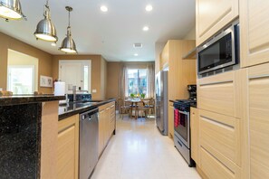 Exclusive House | Private kitchen | Full-size fridge, microwave, oven, stovetop