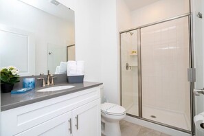 Exclusief huis | Badkamer | Gratis toiletartikelen, een haardroger, handdoeken, zeep
