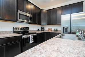 Private kitchen - Splendid 4Bd Close to Disney @ Holly Village 132 (Davenport)