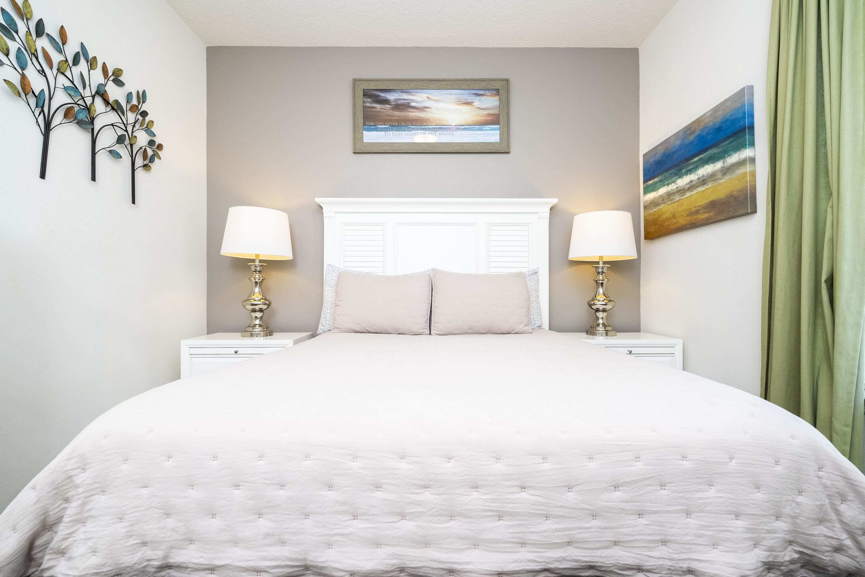 5 عدّة غرف نوم وخزنة داخل الغرفة وبديكورات فريدة لكل غرفة