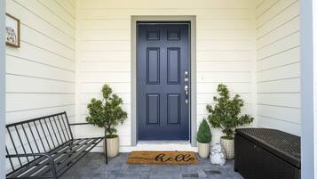 Pintu masuk hartanah