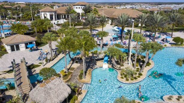 Outdoor pool, sun loungers, lifeguards on site - WonderFull 4Bd with Pool at Champions Gate 1174 (Davenport)