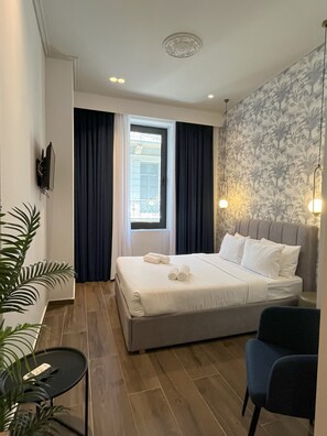 Deluxe Double Room | Egyptian cotton sheets, premium bedding, memory-foam beds, in-room safe - Downtown Suites by Athens Tower (Athens)