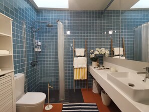 Shower, eco-friendly toiletries, hair dryer, towels