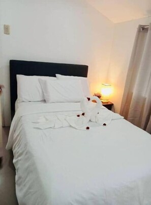 6 habitaciones, tabla de planchar con plancha, wifi y ropa de cama 