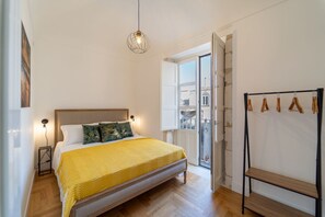 3 bedrooms, iron/ironing board, travel cot, WiFi - Residenza Dumah - Elegant House in the center (Siracusa)