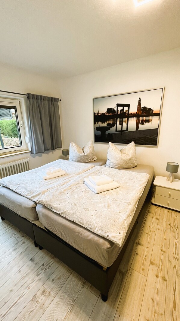 1 bedroom, desk, travel crib, free WiFi