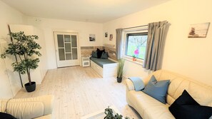 TV connectée, livres, chaîne hi-fi