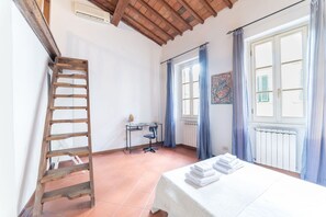 2 bedrooms, iron/ironing board, bed sheets