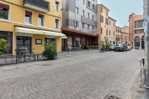 Exterior - GuestHost - Apartment located on the second floor of a three-story building with no elevator.In 60 square meters of space it comfortably accommodates 6 people, with one double bedroom, one with two single beds and a sofa bed in the living room.The proper (Ferrara)