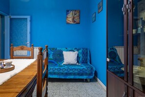 Interior - GuestHost - Apartment located on the second floor of a three-story building with no elevator.In 60 square meters of space it comfortably accommodates 6 people, with one double bedroom, one with two single beds and a sofa bed in the living room.The proper (Ferrara)
