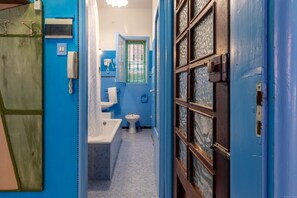 Bathtub, bidet