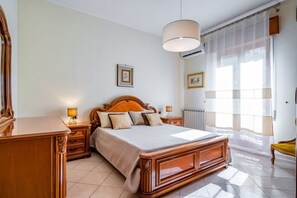 2 Schlafzimmer, Bügeleisen/Bügelbrett, Bettwäsche