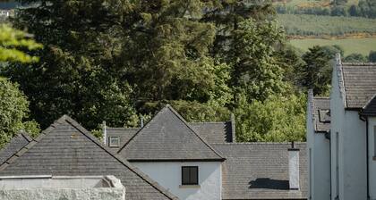 Uniquely modern designer five bedroom Lodge in the Highlands